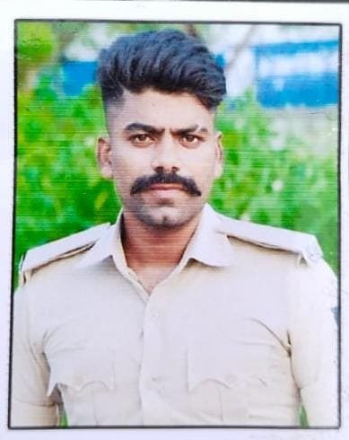 श्रीपुर पेट्रोल पंप के समीप सड़क हादसे में सिपाही की मौत, दूसरा गम्भीर हालत में मायागंज रेफर ।। Inquilabindia 2 img 20220318 wa00025708189608373580358