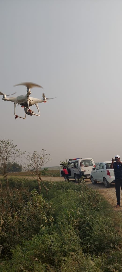 अबैध शराब की बरामदगी के लिए गंगा दियारा क्षेत्र में ड्रोन से सर्च अभियान।। Inquilabindia 2 img 20220323 wa00285987363159529461204