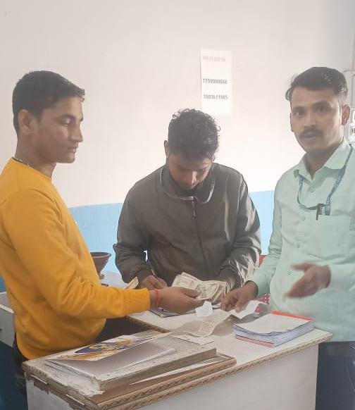 सुल्तानगंज के बिजली विभाग ने मार्च क्लोजिंग को लेकर उपभोक्ताओं से अब तक एक करोड़ रुपये से भी अधिक की वसूली।। Inquilabindia 2 img 20220331 wa00112419456224475379466