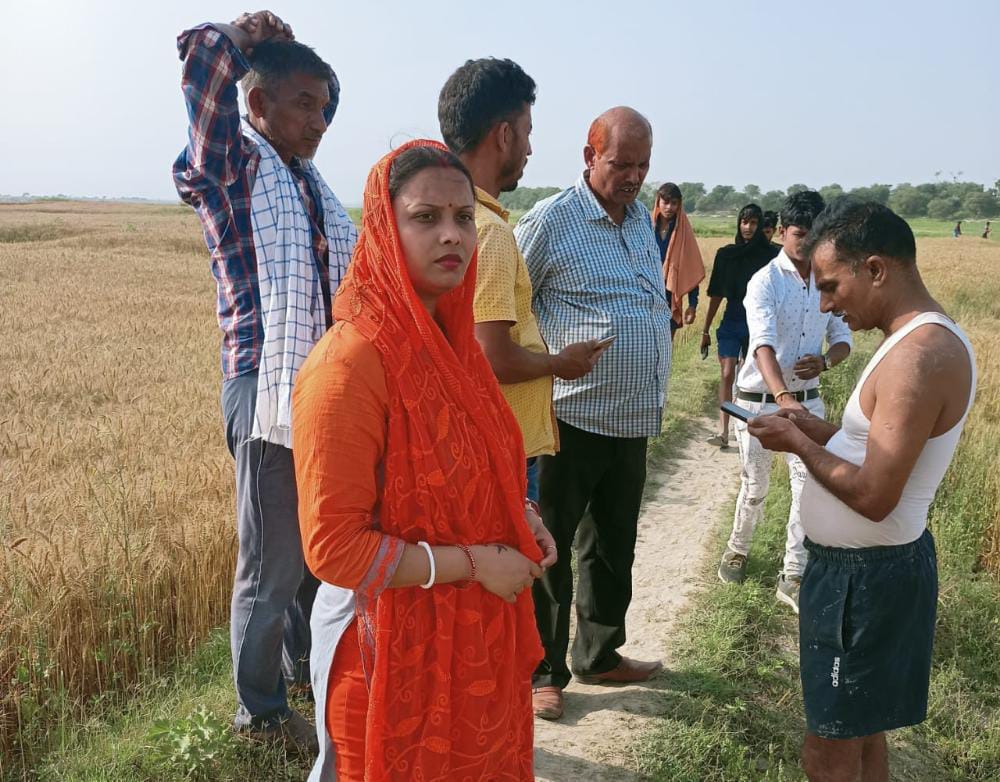 खेत में लगी भीषण आग लाखों की अनाज जलकर स्वाहा 10 IMG 20220404 WA0018