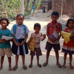 स्कुल मे मध्यान भोजन बंद होने पर तेज धुप मे स्कुली बच्चों को भोजन के लिए जाना पड रहा घर,हो रही परेशानी।।