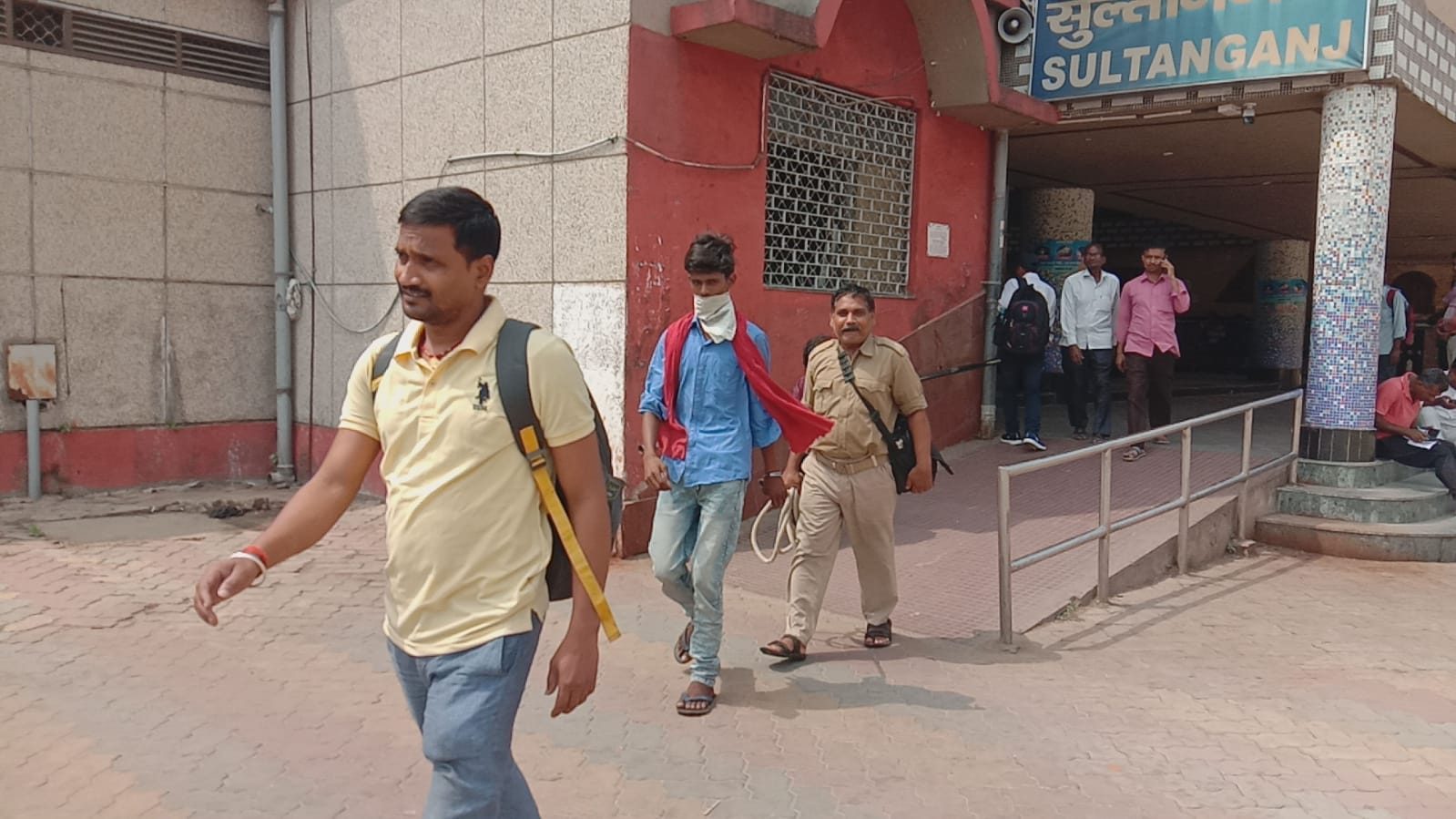 सुलतानगंज पुलिस ने नबालिक युवती के अपरहण मामले मे एक युवक को गिरफ्तार किए ।। Inquilabindia 1 IMG 20220409 WA0081