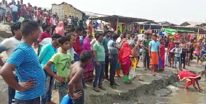 सुल्तानगंज में गंगा घाट पर स्नान करने के दौरान एक छात्र डूबा ।। Inquilabindia 1 IMG 20220415 WA0017