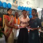 जिला परिषद सदसया आशा जयसवाल ने अंबेडकर जयंती पर मैट्रिक एंव इंटर के छात्र छात्राओं को किए सम्मानित ।। Inquilabindia