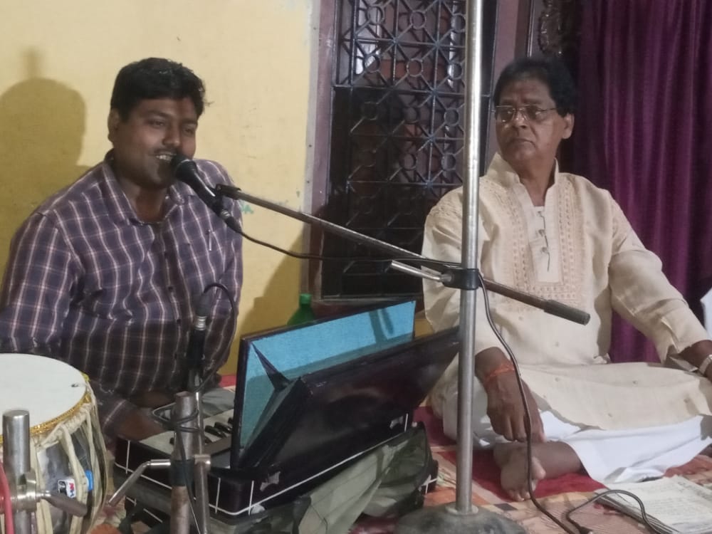 सेवानिवृत्त शिक्षिका द्रोपदी देवी की पुण्य तिथि पर संगीतमय श्रद्धांजली सभा का आयोजन 7 IMG 20220424 WA0023