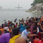 चैती छठ मईया को उदयमान सुर्य को अर्घ्य देने हजारों श्रद्धालुओं अजगैविनाथ गंगा घाट पहुचकर दिए अर्घ्य।