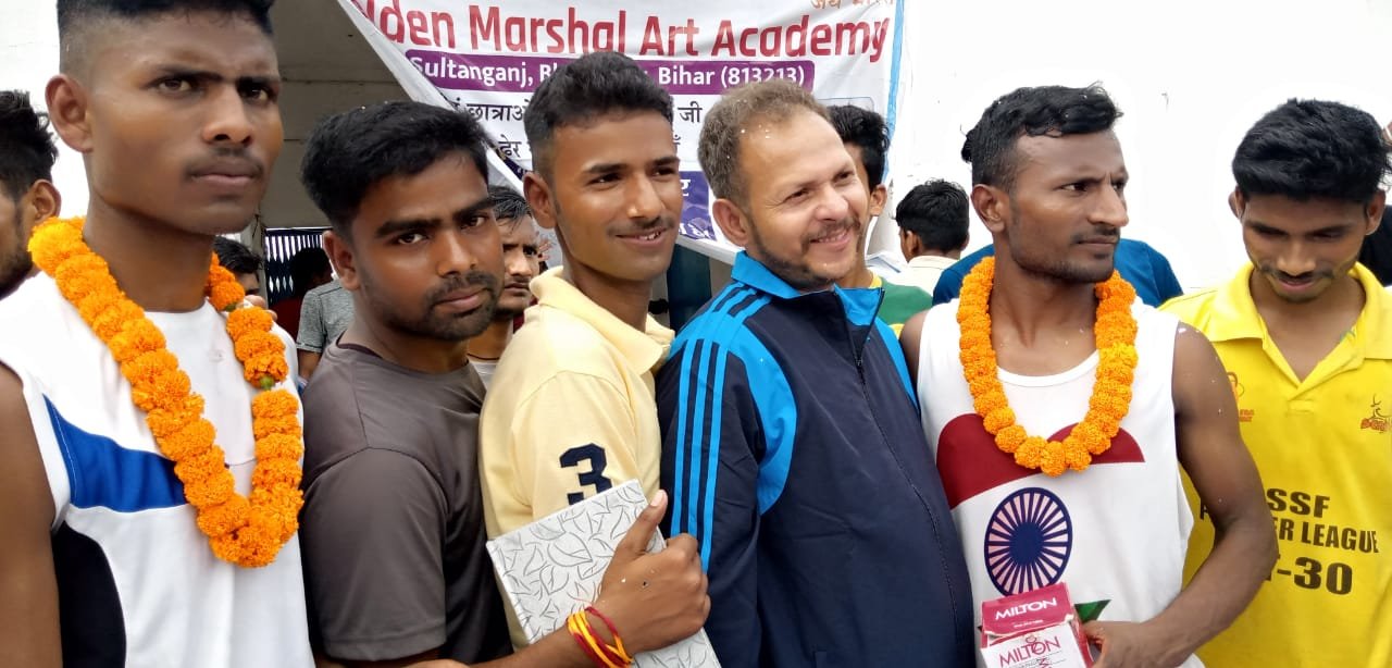 मुरारका महाविद्यालय के मैदान मे गोल्डन मार्सल आर्ट एकेडमी के द्वारा भारतीय सेना गोल्डन सर के जन्मदिन पर दौड प्रतियोगिता।। 3 img 20220402 wa00624998356898874645406