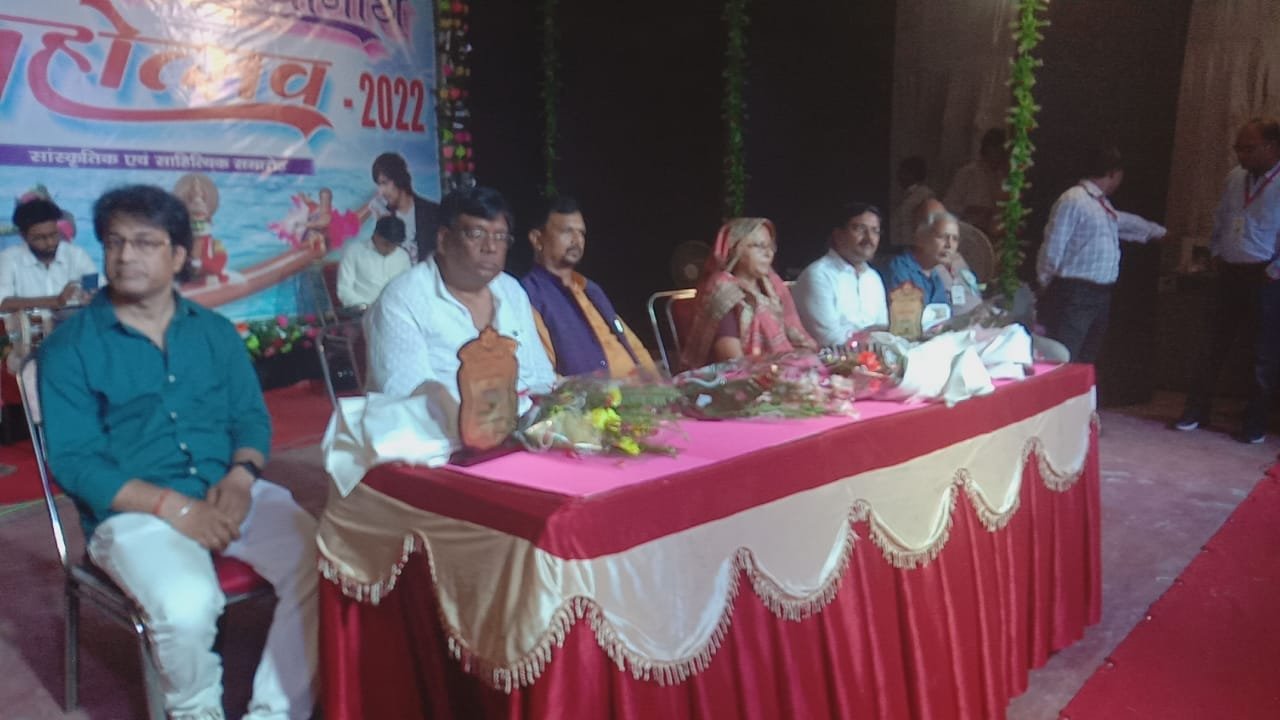 अजगैविनाथ महोत्सव 2022 कार्यक्रम का उदघाटन कॉलेज के प्रार्चाय अमरकांत सिंह ने संयुक्त रुप से दिप प्रज्वलित कर किए ।। Inquilabindia 2 img 20220402 wa00728280953699190028174
