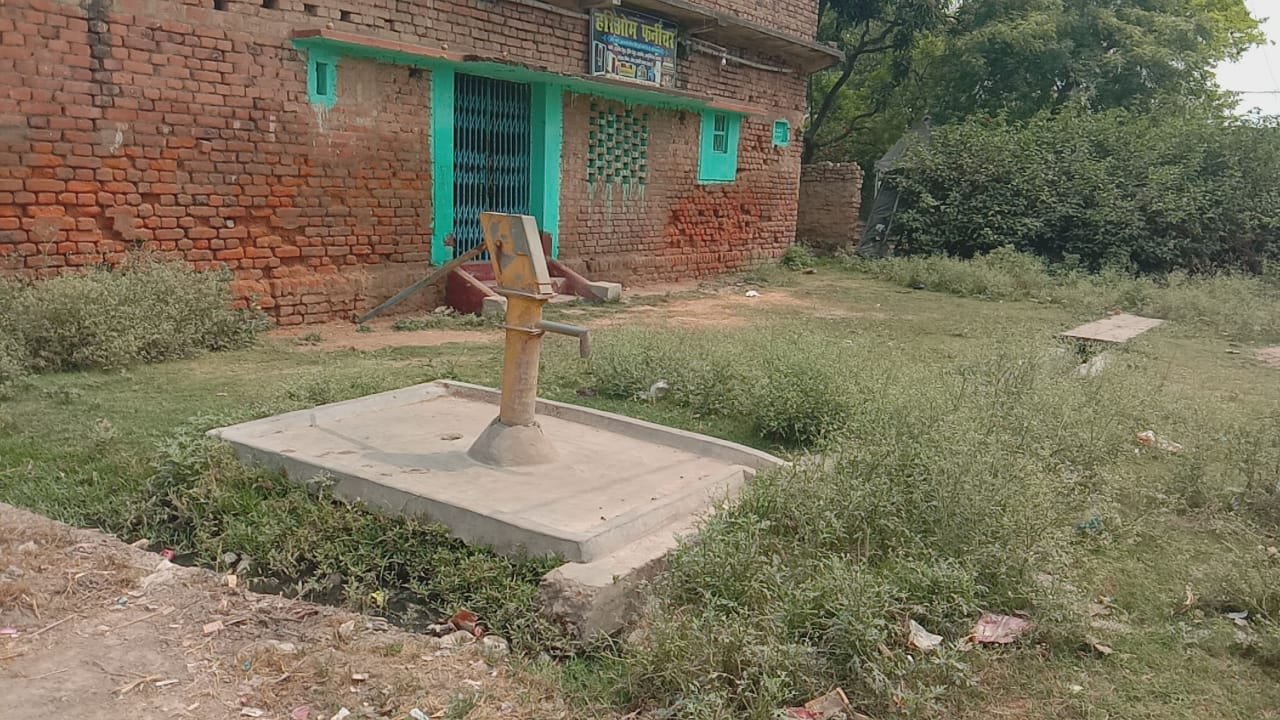 मसदी पंचायत मे विघालय सहित वार्ड मे जलनल योजनाओं का लाभ नहीं मिलने से बच्चे सहित ग्रामीणों पानी पीने में हो रही परेशानी। 3 img 20220430 wa0007515241026596190736