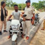 वाहन चेकिंग करते एसआई – मुकेश कुमार सिंह