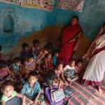 आंगनबाड़ी सेविका की मनमानी से नाराज़ ग्रामीण ने जताई विरोध