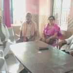 प्रखंड शिक्षा पदाधिकारी ने उत्क्रमित मध्य विघालय का भार उत्क्रमित उच्च विघालय को दिये।