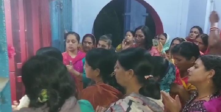सुलतानगंज के चित्रा टॉकीज दुर्गा मंदिर मे वैशाख शुल्क पक्ष अष्टमी को लेकर महाआरती का शुभारंभ। 1 IMG 20220510 WA0004