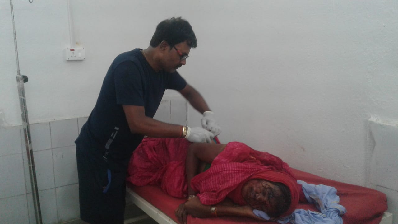 अगुआनी गंगा घाट जा रही स्कॉर्पियो पलटने से कई लोग जख्मी 3 IMG 20220516 WA0011