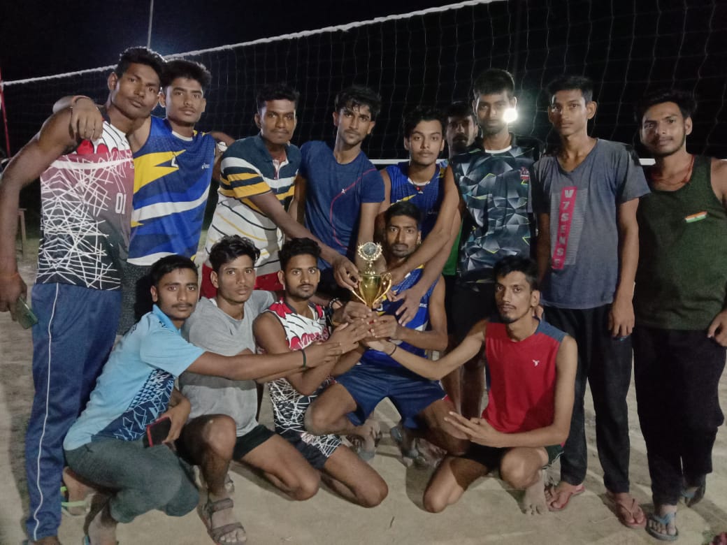 कन्हैयाचक ने डुमरिया बुजुर्ग को हराकर जीता ग्लोरियस ट्रॉफी 6 IMG 20220528 WA0006
