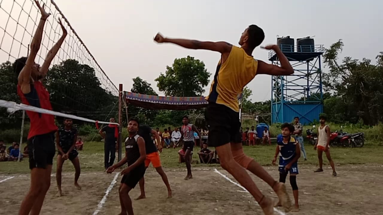 कन्हैयाचक ने डुमरिया बुजुर्ग को हराकर जीता ग्लोरियस ट्रॉफी 5 IMG 20220528 WA0008