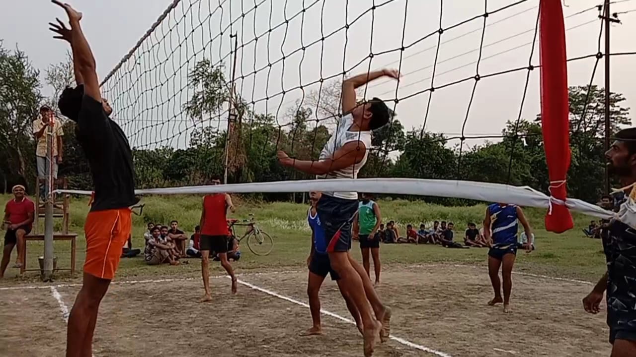 कन्हैयाचक ने डुमरिया बुजुर्ग को हराकर जीता ग्लोरियस ट्रॉफी 7 IMG 20220528 WA0009