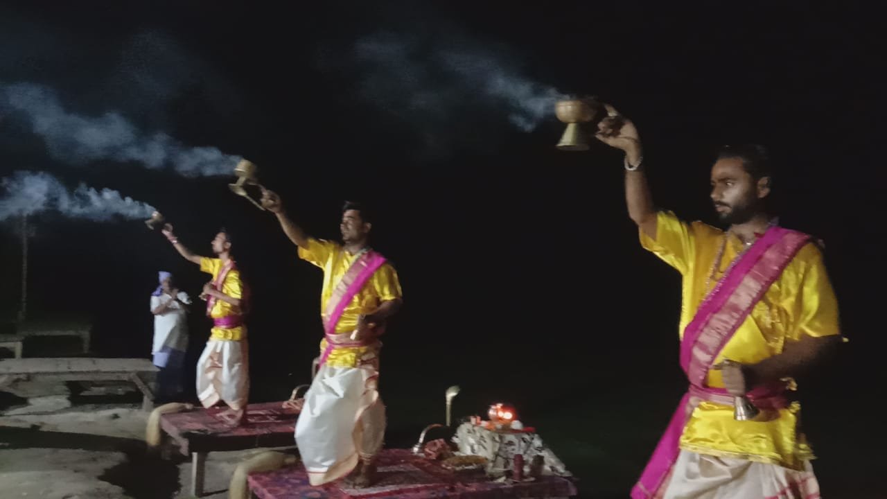 अजगैबीनाथ धाम मे जहान्वी गंगा महाआरती सभा द्वारा प्रत्येक सोमवार को गंगा महाआरती का हुआ शुभारंभ।। 3 img 20220502 wa00466207575335470888507
