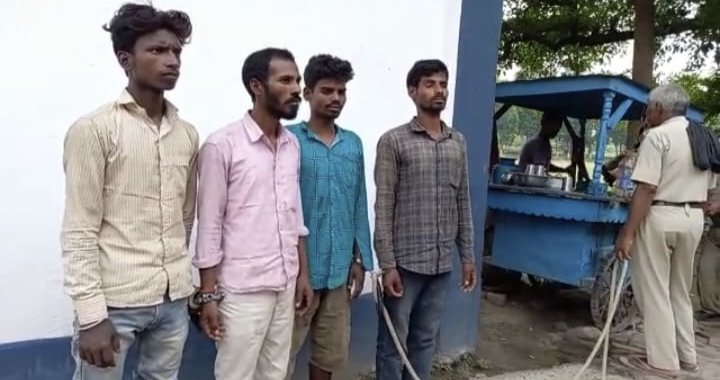 20 मई की रात तेतरी जिरोमाइल से लुटा गया ट्रक के चालक का शव कांड के 5वें दिन पूर्णिया जिले के मोहनपुर ओपी क्षेत्र के बलिया धार नदी किनारे से बरामद ।। 2 img 20220526 0830212810811557431009767
