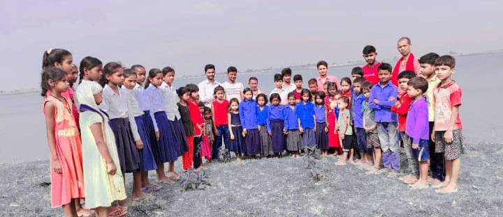 पर्यावरण दिवस पर ए.आई.एस.एफ के कार्यकर्ताओं द्वारा किए गए पौधेरोपण 5 IMG 20220605 WA0028