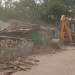Inq Tmp 37 कासीमपुर गांव मे जिला प्रशासन के निर्देश पर सीओ व थानाध्यक्ष के नेतृत्व मे अतिक्रमण मुक्त अभीयान।