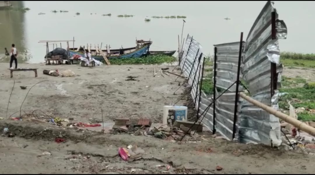 बरारी में बन रहे रिवरफ्रंट कार्य अभी तक ठप, वन विभाग के द्वारा रोका गया है कार्य, NOC मिलते ही पुनः कार्य होंगे प्रारंभ ।। 1 IMG 20220625 WA0013