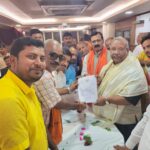 Inq Tmp 34 भाजपा कार्यकर्ताओं ने उपमुख्यमंत्री का भव्य स्वागत करते हुए विश्व प्रसिद्ध श्रावणी मेला मे कांवड़ियों के सुविधाओं के लिए ज्ञापन सौंपे।