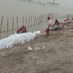 Inq Tmp 38 अजगैबीनाथ गंगा घाट मे बिजली पानी कि व्यवस्था दुरुस्त नहीं होने पर कांवड़ियों को हो रही परेशानी।