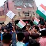 Inq Tmp 34 अग्निपथ के विरोध में सैकड़ो बेरोजगारो ने नवगछिया रेलवे स्टेशन समेत नारायणपुर व बिहपुर रेलवे स्टेशन पर भारी उपद्रव, आगजनी कर कई ट्रेनों को रोका ।। Inquilabindia