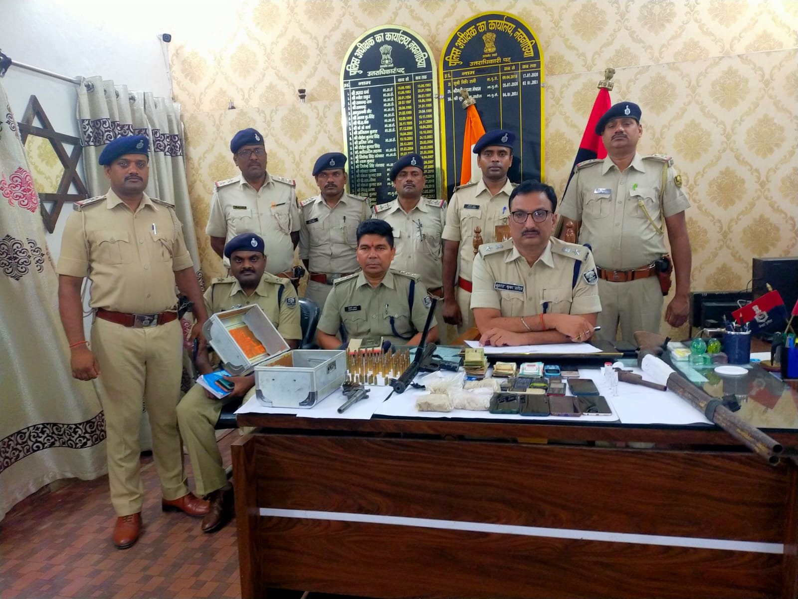 नवगछिया में भारी मात्रा में हथियार गोली, स्मैक बरामद ।। 2 img 20220608 wa0082132123674453758642