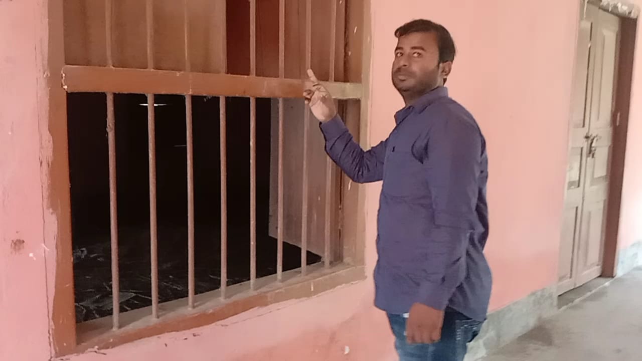 असामाजिक तत्वों द्वारा सार्वजनिक रामावती उच्च विद्यालय,तेमथा में किया तोड़फोड़ 3 IMG 20220701 WA0006