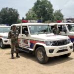 Inq Tmp 38 वरीय उपमहानिरीक्षक, एसएसपी, सीटीएसपी ने हरी झंडी दिखाकर पुलिस के द्वारा त्वरित कार्रवाई के लिए 12 गाड़ियों को किया रवाना ।