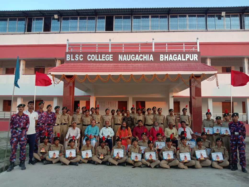 स्वामी आगमानंद ने अच्छी सेवा देने के लिए सर्राफ कॉलेज के एनसीसी कैडेट्स को किया सम्मानित ।। Inquilabindia 1 IMG 20220718 WA0003