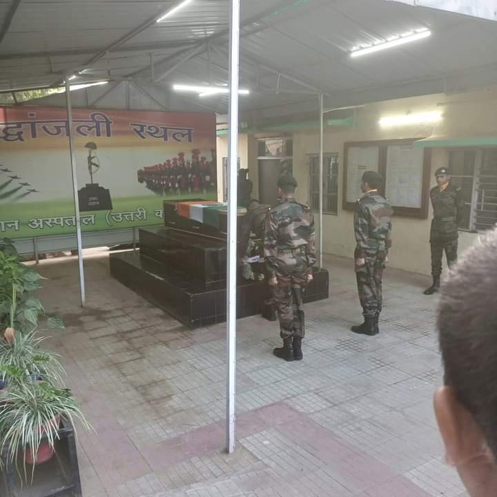 खगड़िया के लाल लेफ्टिनेंट आनंद कुमार के शहीद होने पर पुरे क्षेत्रवासियों की आंखें हुईं नम 2 IMG 20220719 WA0001