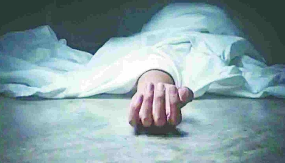 कटिहार-बरौनी पैसेंजर मेमो ट्रेन की बॉगी से अज्ञात वृद्ध साधु का शव बरामद । IMG 20220713 080532