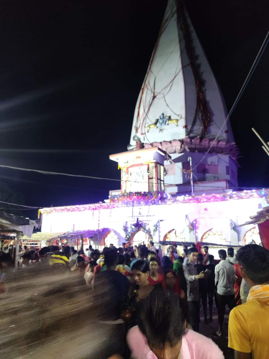 सावन की पहली सोमवारी पर आाज बिहपुर के मड़वा बज्रलेश्वरनाथ धाम में शिवभक्तों का उमड़ा जन सैलाब ।। 4 fb img 16581159955292764056165128347818