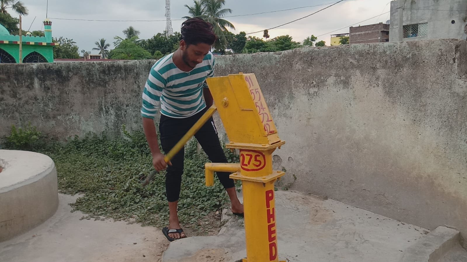 श्रावणी मेला मे महज दो दिन शेष कांवडियों के लिए अबतक व्यवस्था दुरुस्त नहीं होने पर पदाधिकारी कर रहे स्थल निरक्षण।। 3 img 20220713 wa00093255629885507529437