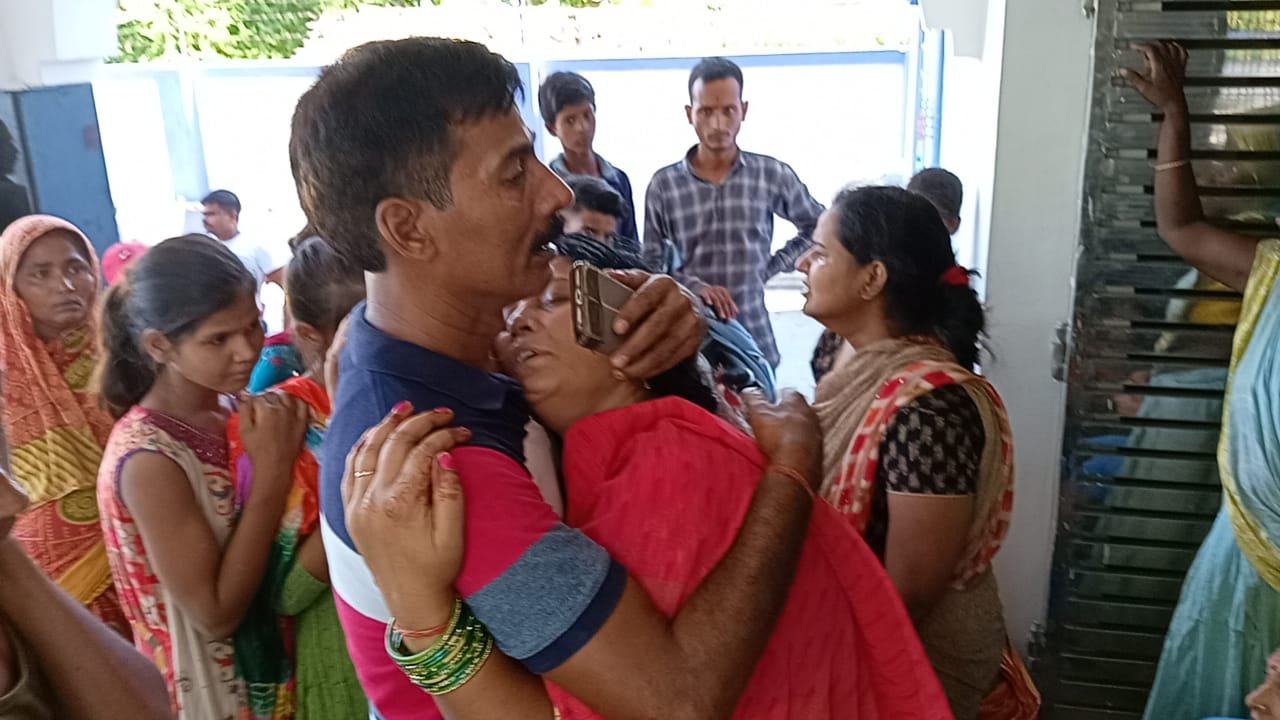 खगड़िया के लाल लेफ्टिनेंट आनंद कुमार के शहीद होने पर पुरे क्षेत्रवासियों की आंखें हुईं नम 5 img 20220718 wa0011176784004862291791