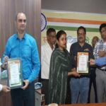Inq Tmp 38 परबत्ता बीडीओ और सीडीपीओ को खगड़िया डीएम ने किया सम्मानित ।।