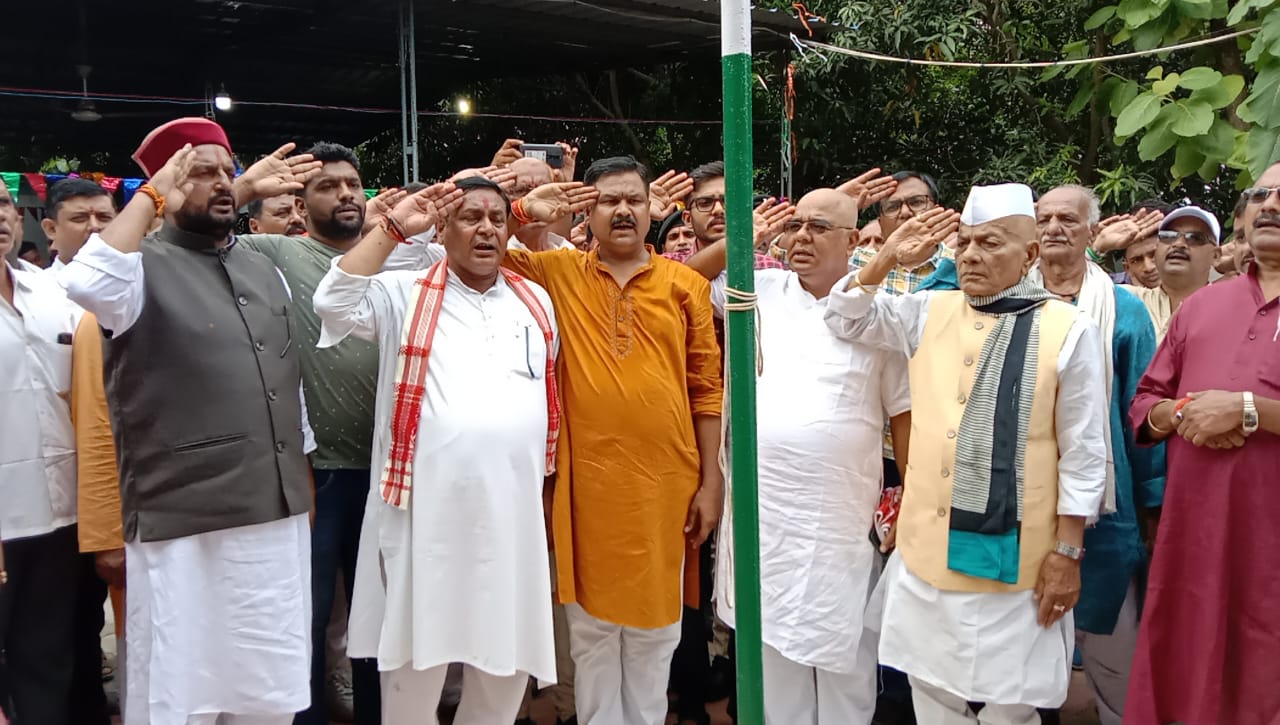 स्वतंत्रता दिवस के मौके शान से लहराया तिरंगा झंडा झंडा ।। 14 IMG 20220816 WA0047