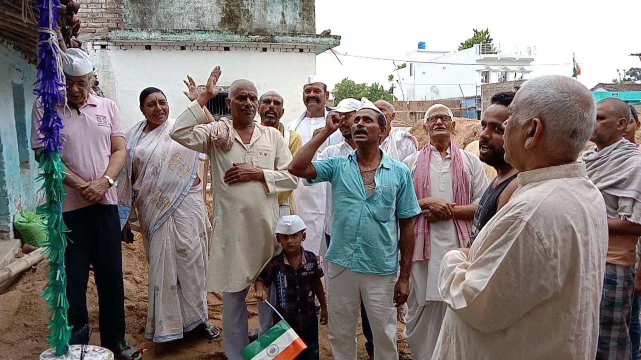 स्वतंत्रता दिवस के मौके शान से लहराया तिरंगा झंडा झंडा ।। 18 IMG 20220816 WA0050