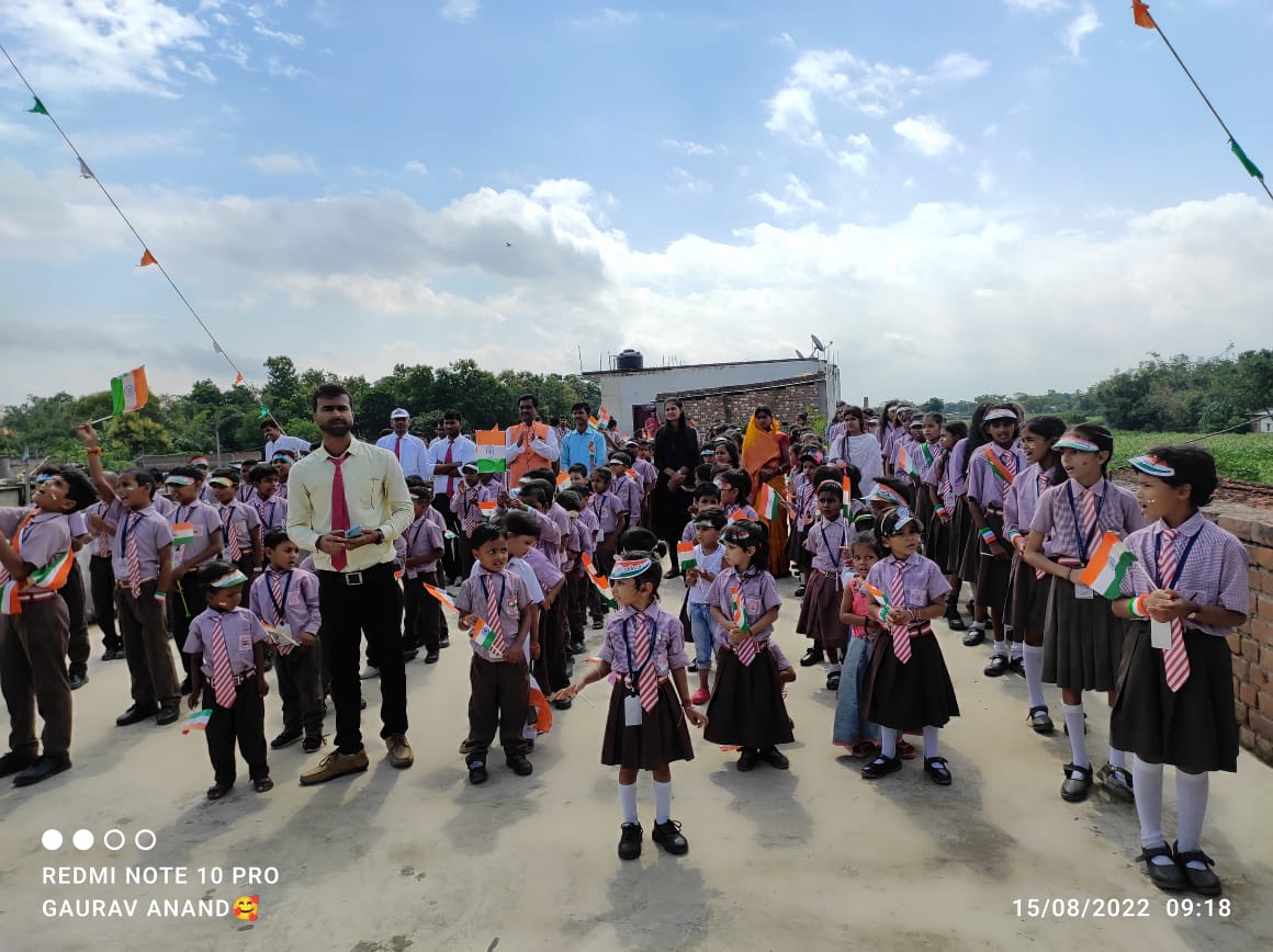 स्वतंत्रता दिवस के मौके शान से लहराया तिरंगा झंडा झंडा ।। 11 IMG 20220816 WA0053