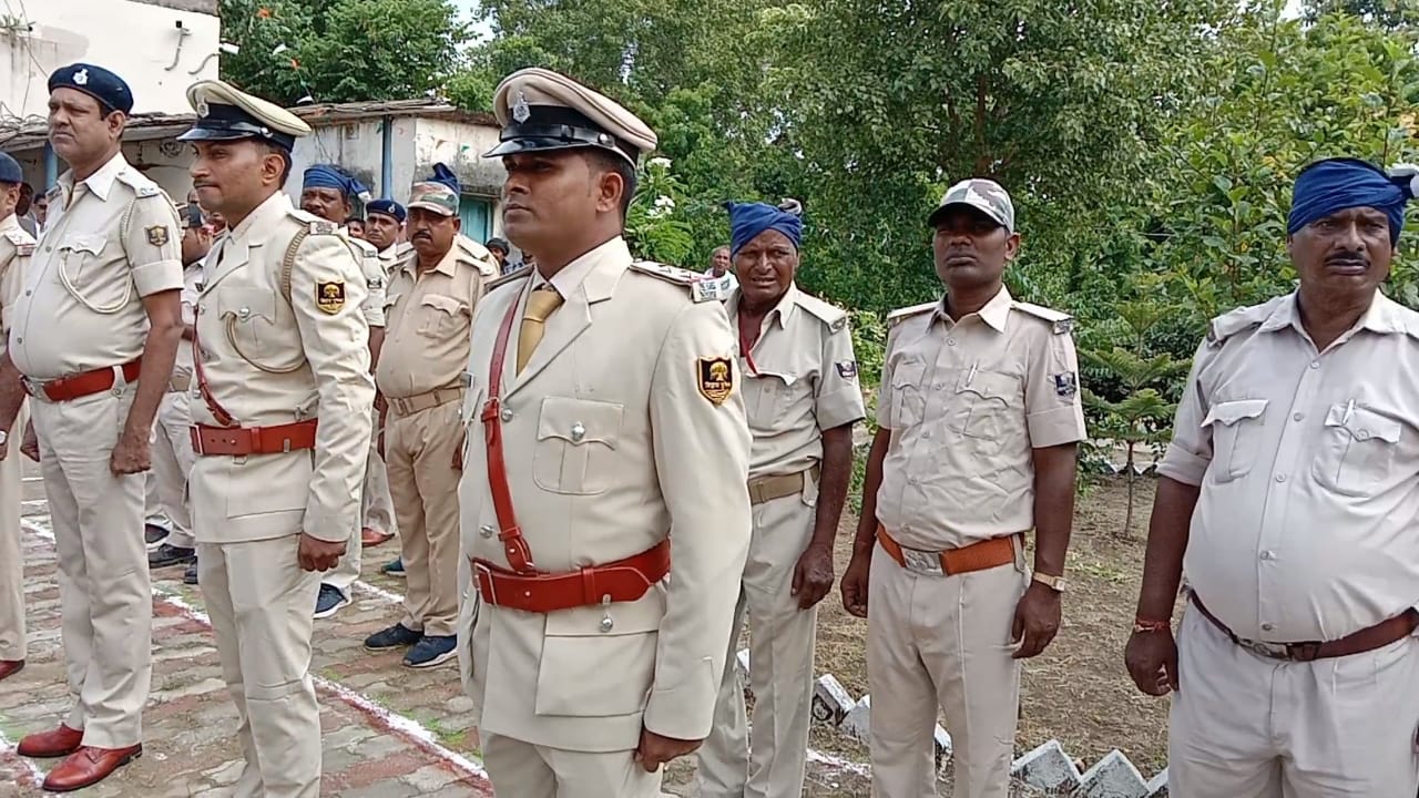 स्वतंत्रता दिवस के मौके शान से लहराया तिरंगा झंडा झंडा ।। 10 IMG 20220816 WA0058