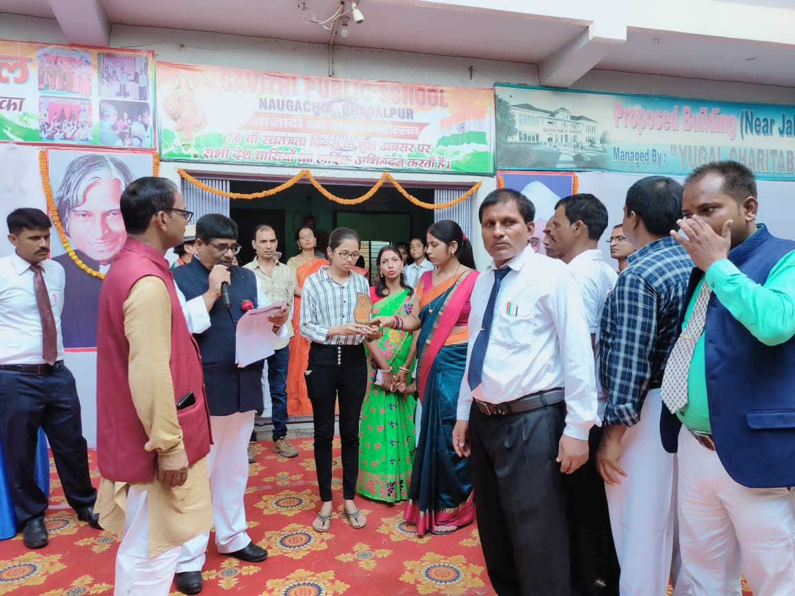 नवगछिया के सावित्री पब्लिक स्कूल में बड़े ही शान से झंडा फहराया गया। 1 IMG 20220816 WA0194
