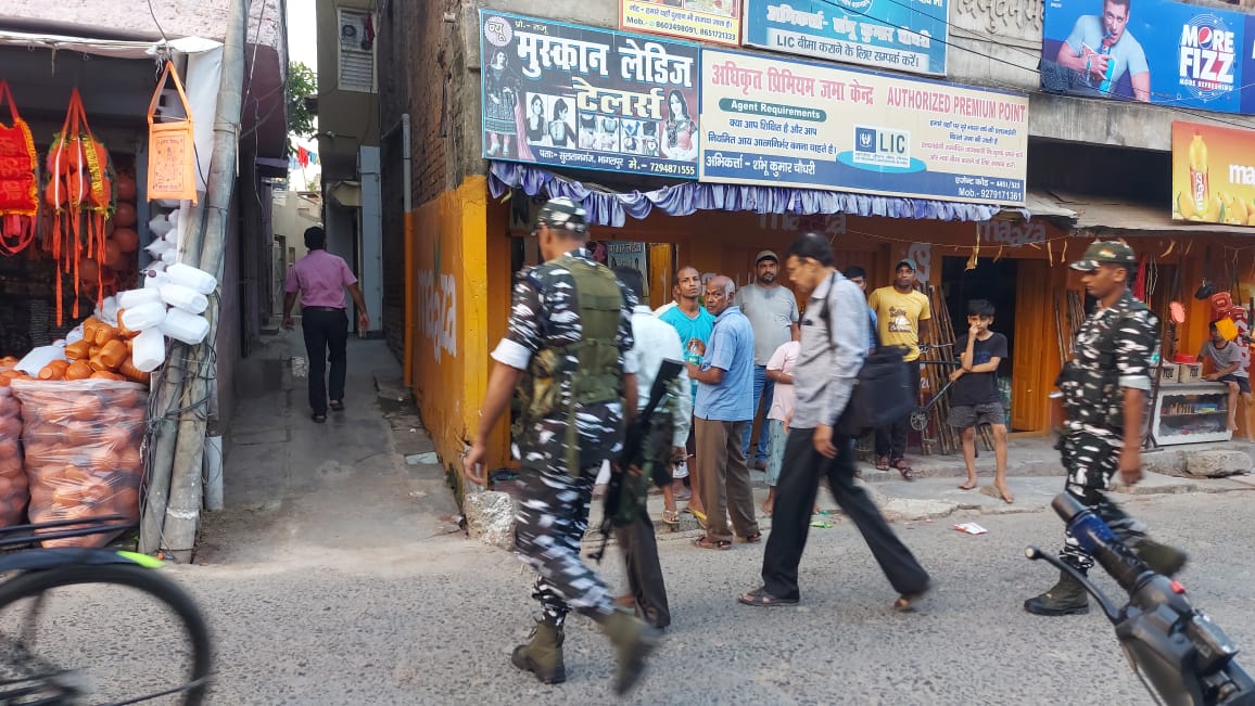 सुलतानगंज के शिबम चौधरी के तीन ठिकानों पर ईडी के आयकर विभाग द्वारा छापेमारी,36 घंटे बितने पर आयकर विभाग द्वारा कोई जानकारी. नहीं। 1 IMG 20220826 WA0085