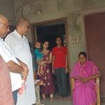 Inq Tmp 35 दिवंगत थल सेना के जवान पप्पू सिंह के घर सांत्वना देने पहुंचे विधान पार्षद और विधायक // Inquilabindia