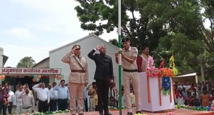 76वें स्वतंत्रता दिवस पर पूरे नवगछिया में हर्सोल्लास व शान से फहराया तिरंगा ।। 2 img 20220817 wa00485542605700591246493