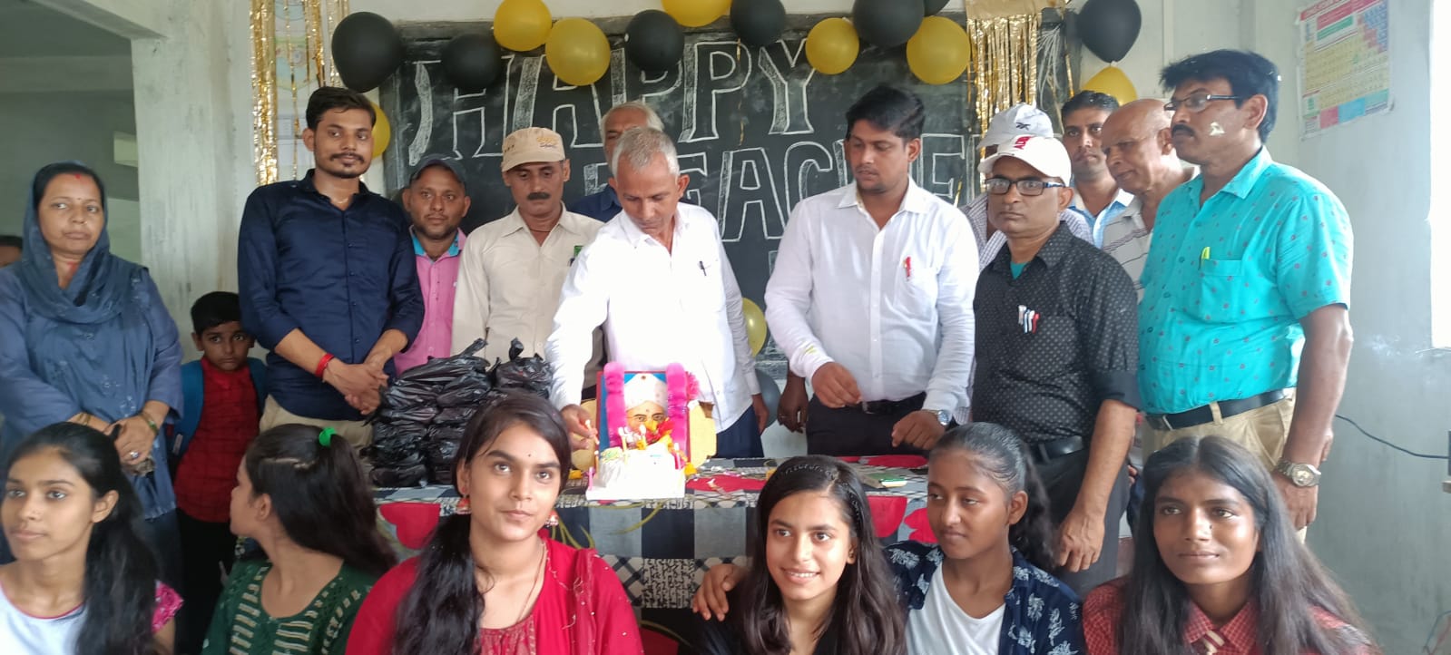 काफी हर्षोल्लास के साथ विभिन्न शिक्षण संस्थानों में मनाई गई शिक्षक दिवस. खगड़िया 19 IMG 20220905 WA0010 1