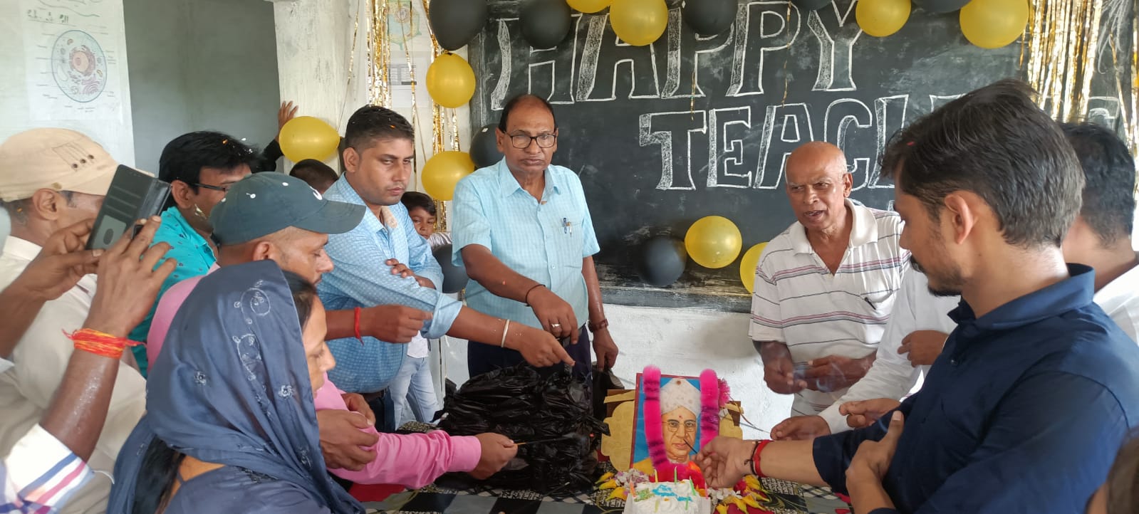 काफी हर्षोल्लास के साथ विभिन्न शिक्षण संस्थानों में मनाई गई शिक्षक दिवस. खगड़िया 13 IMG 20220905 WA0011
