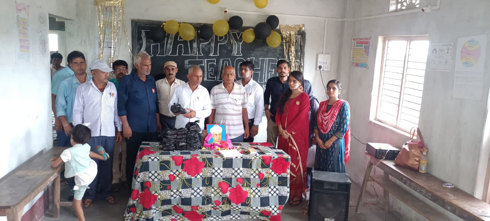 काफी हर्षोल्लास के साथ विभिन्न शिक्षण संस्थानों में मनाई गई शिक्षक दिवस. खगड़िया 21 IMG 20220905 WA0012